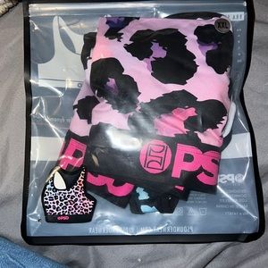 Psd brand sports bra, too big.